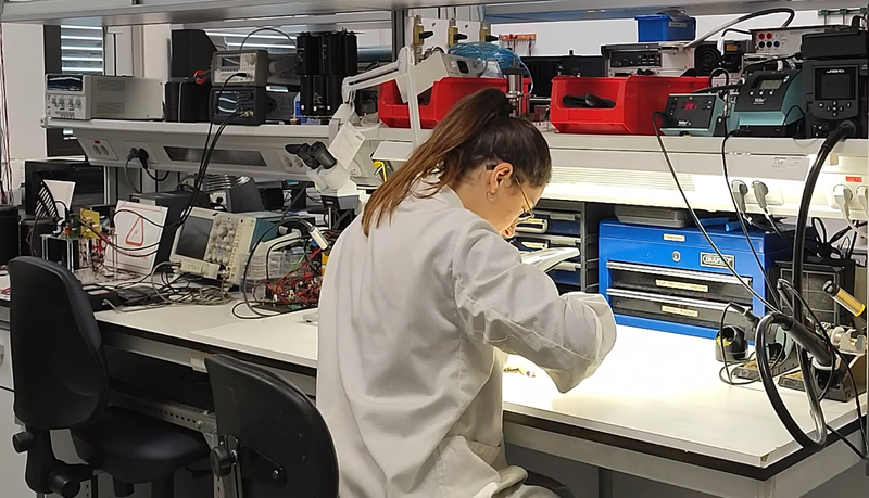 "Connecting Chips" - Research for a new generation of power converters